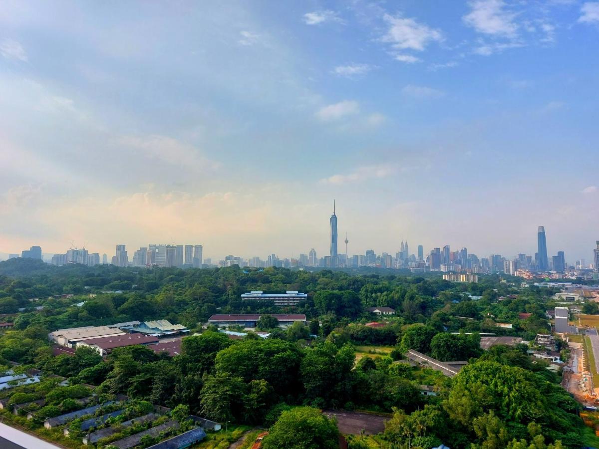 Colonial Hideout With Kl Skyline View - 5 Mins To Mid Valley Apartment
